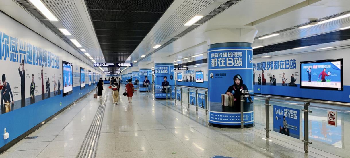 武汉地铁8号线广告